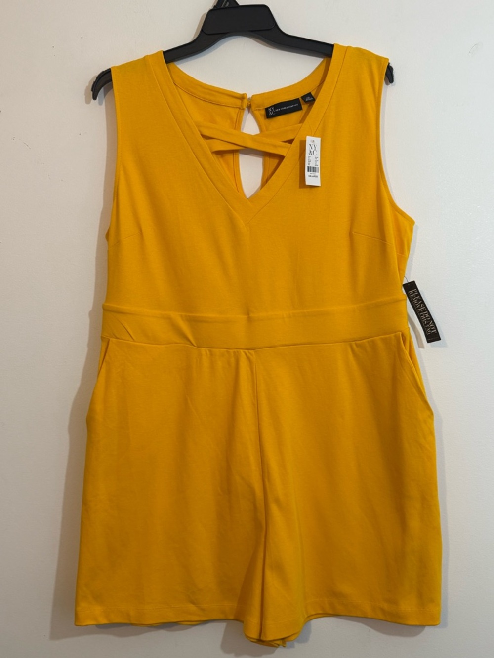NY & Company Yellow Sleeveless Romper NWT Criss Cross V-Neck Pockets Size XXL